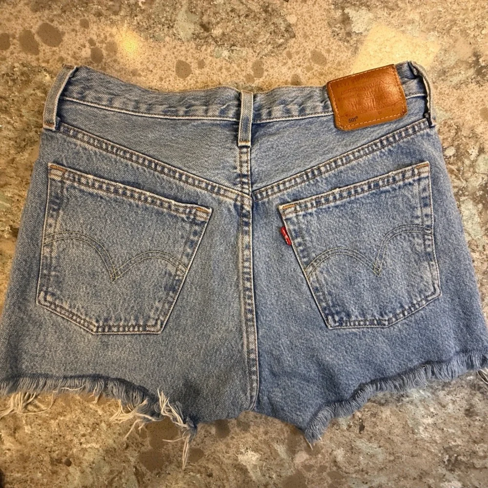 Levis Premium 501 Original Cut Off Shorts Medium Wash Blue Denim High Rise‎ 27